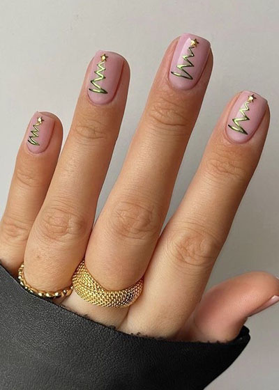 32 Festive Christmas Nail Art Ideas To Celebrate This Season