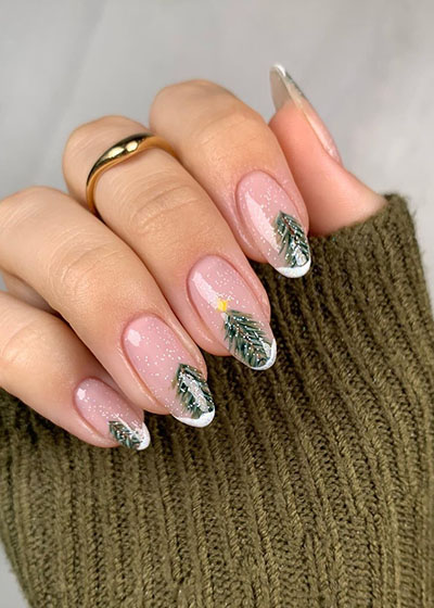 32 Festive Christmas Nail Art Ideas To Celebrate This Season