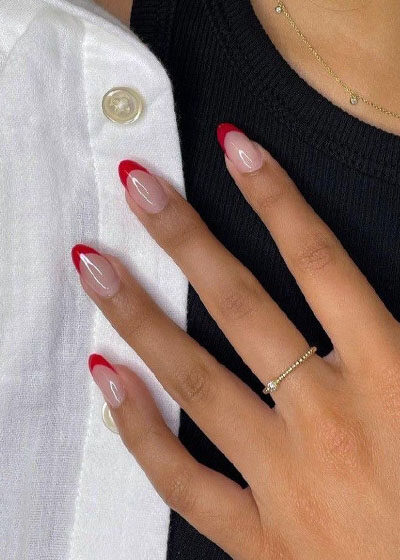 32 Festive Christmas Nail Art Ideas To Celebrate This Season