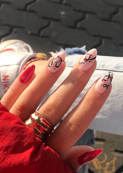 32 Festive Christmas Nail Art Ideas To Celebrate This Season