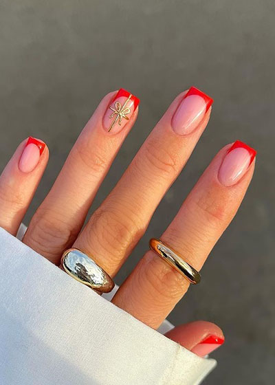 32 Festive Christmas Nail Art Ideas To Celebrate This Season