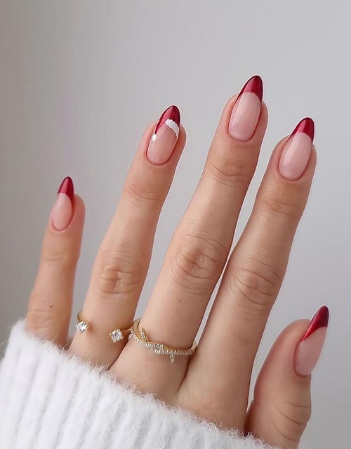 32 Festive Christmas Nail Art Ideas To Celebrate This Season