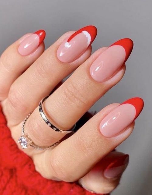 32 Festive Christmas Nail Art Ideas To Celebrate This Season