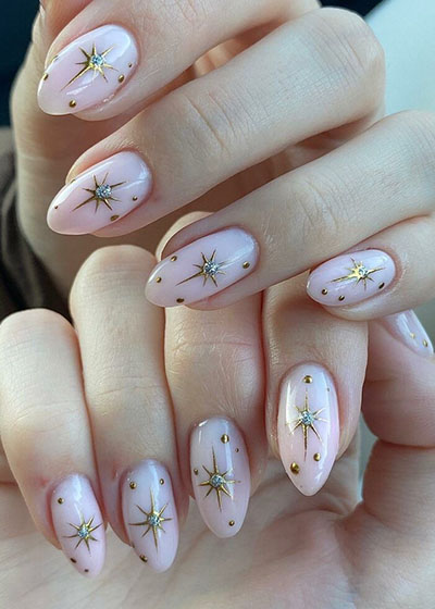 32 Festive Christmas Nail Art Ideas To Celebrate This Season